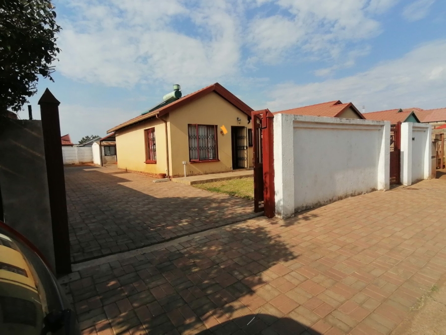 To Let 2 Bedroom Property for Rent in Soshanguve East Gauteng