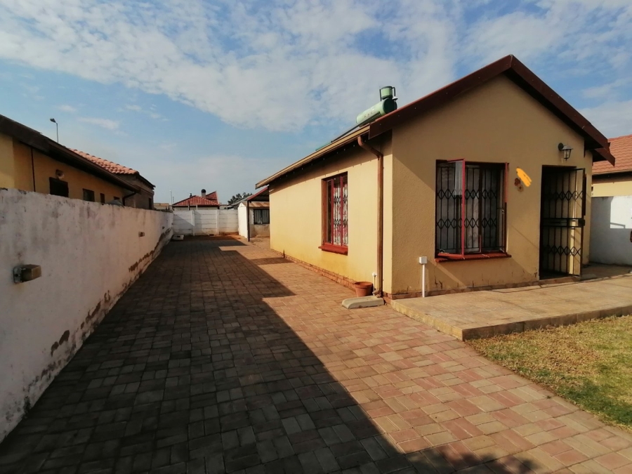 To Let 2 Bedroom Property for Rent in Soshanguve East Gauteng