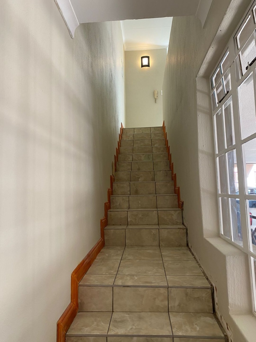 2 Bedroom Property for Sale in Corlett Gardens Gauteng