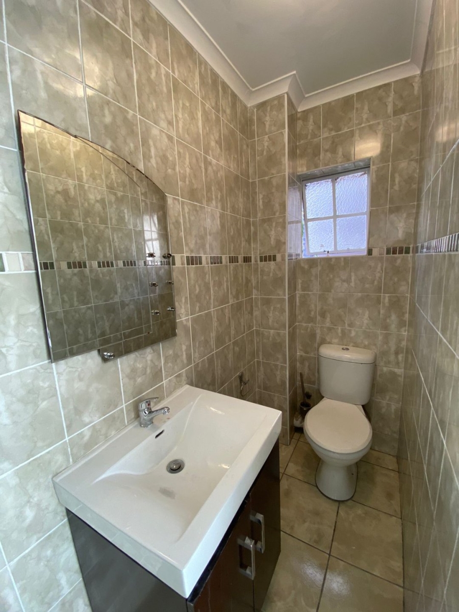 2 Bedroom Property for Sale in Corlett Gardens Gauteng