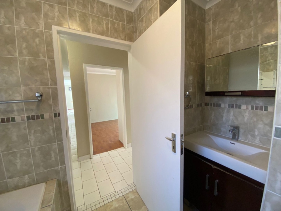 2 Bedroom Property for Sale in Corlett Gardens Gauteng