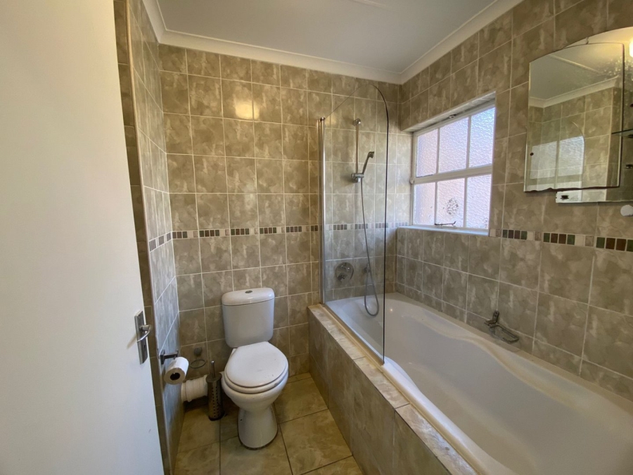2 Bedroom Property for Sale in Corlett Gardens Gauteng