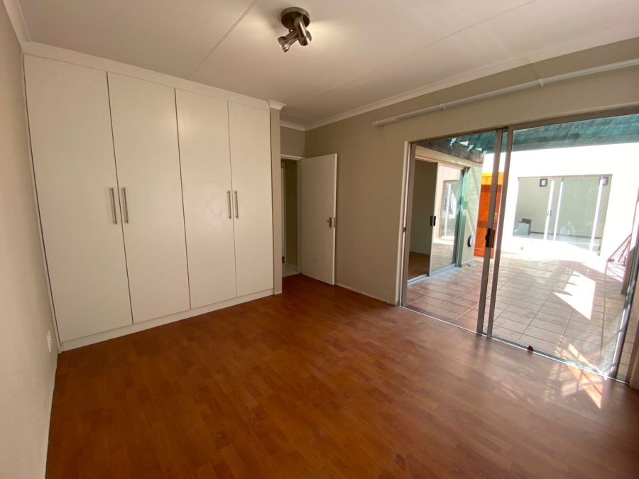 2 Bedroom Property for Sale in Corlett Gardens Gauteng