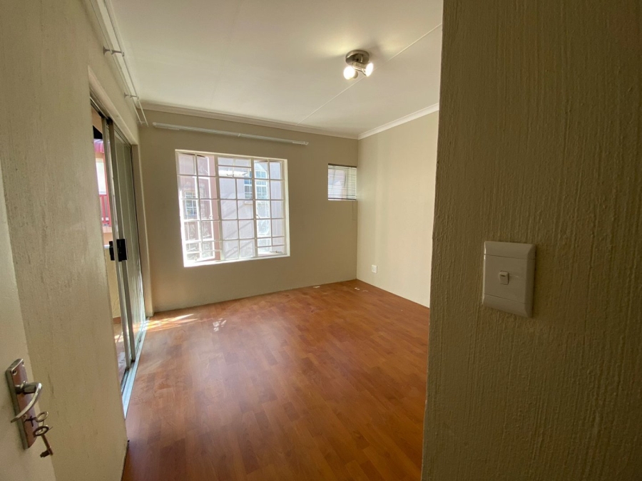 2 Bedroom Property for Sale in Corlett Gardens Gauteng