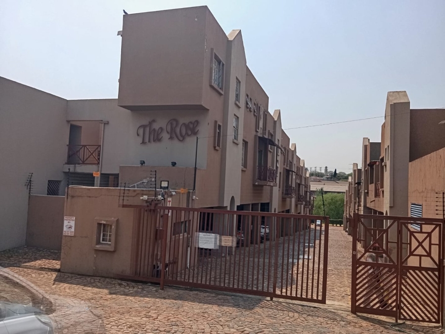 2 Bedroom Property for Sale in Corlett Gardens Gauteng