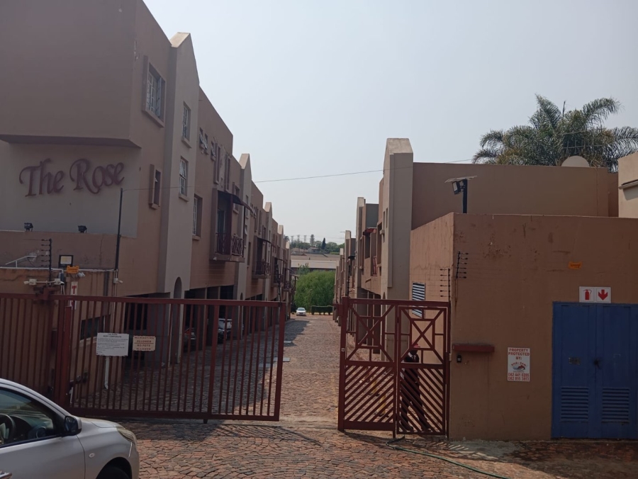 2 Bedroom Property for Sale in Corlett Gardens Gauteng