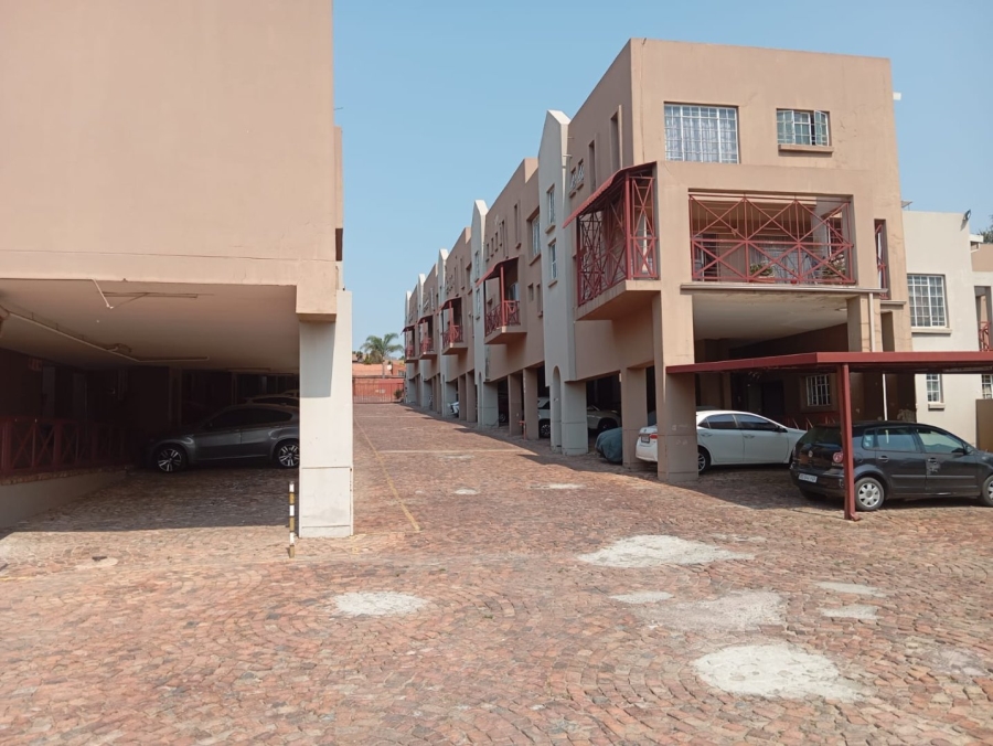 2 Bedroom Property for Sale in Corlett Gardens Gauteng