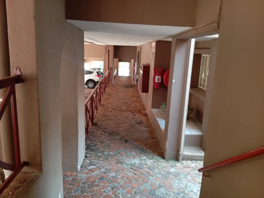 2 Bedroom Property for Sale in Corlett Gardens Gauteng