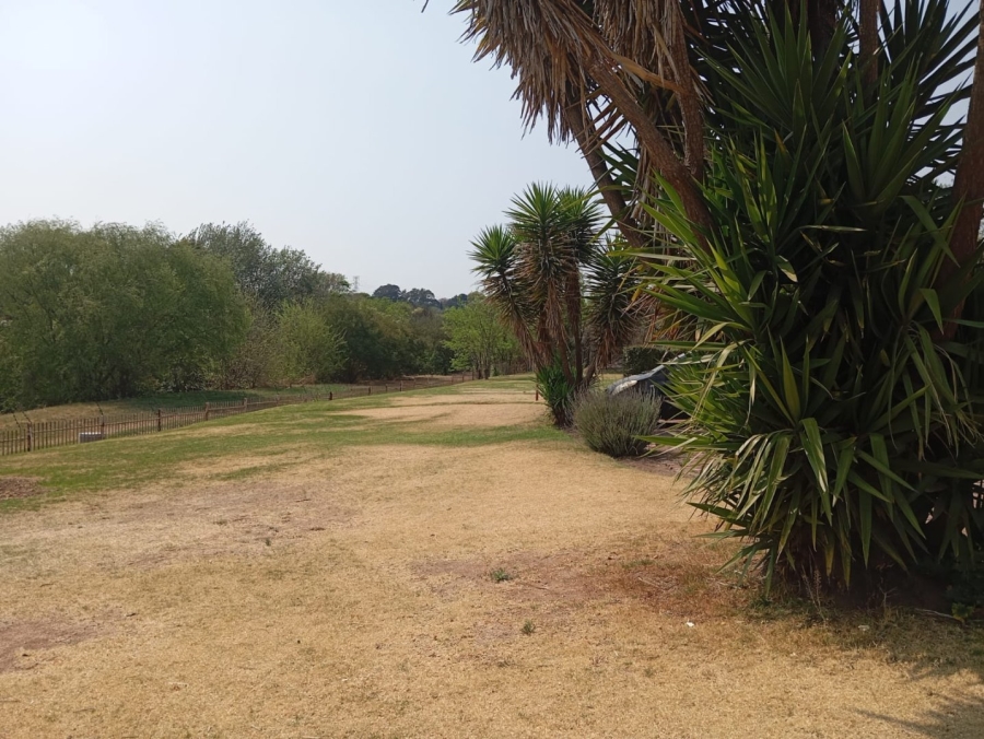 2 Bedroom Property for Sale in Corlett Gardens Gauteng