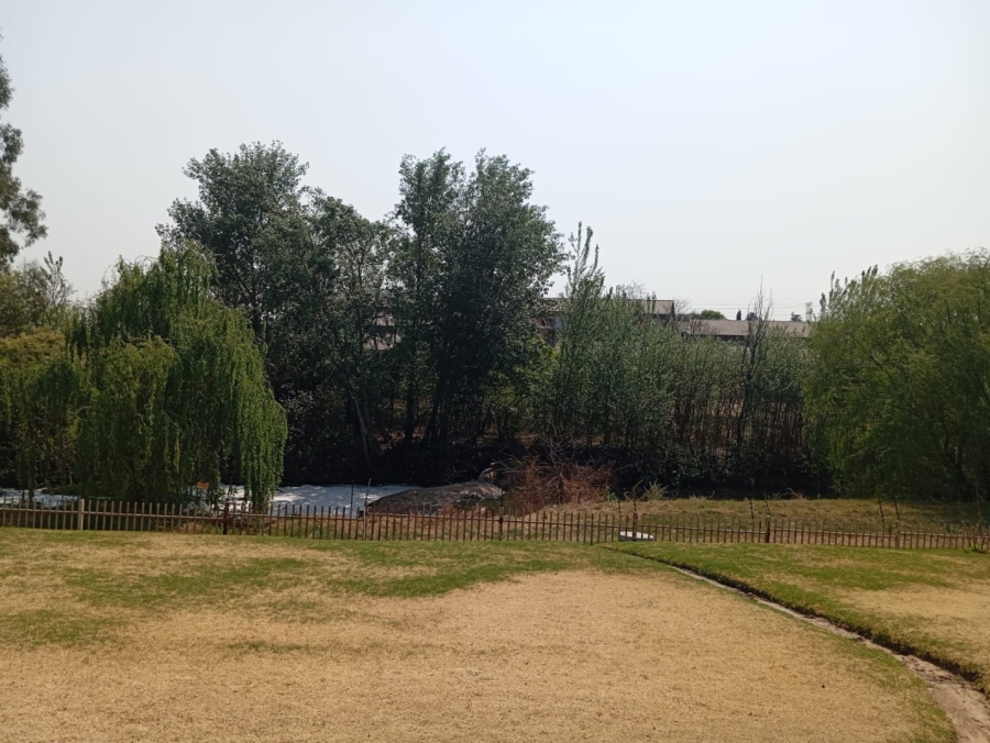 2 Bedroom Property for Sale in Corlett Gardens Gauteng
