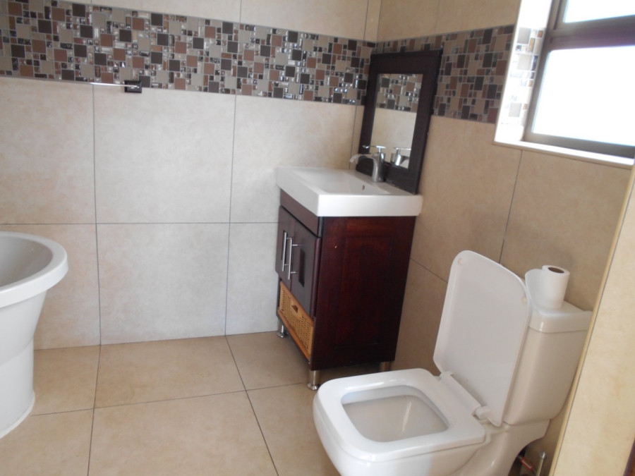 To Let 5 Bedroom Property for Rent in Monavoni Gauteng