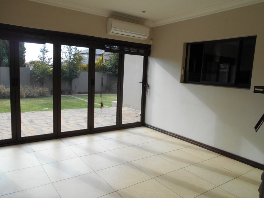 To Let 5 Bedroom Property for Rent in Monavoni Gauteng