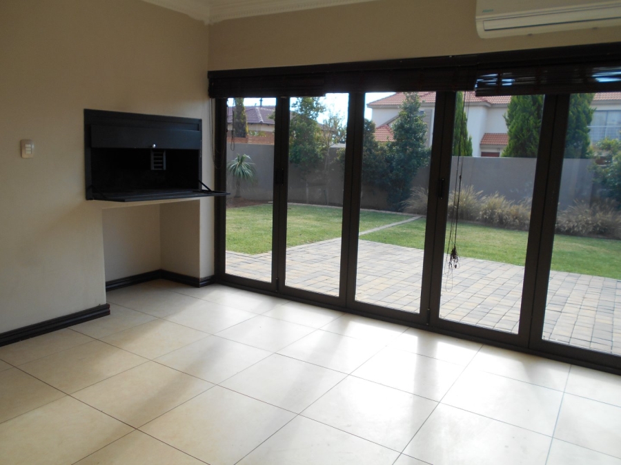 To Let 5 Bedroom Property for Rent in Monavoni Gauteng