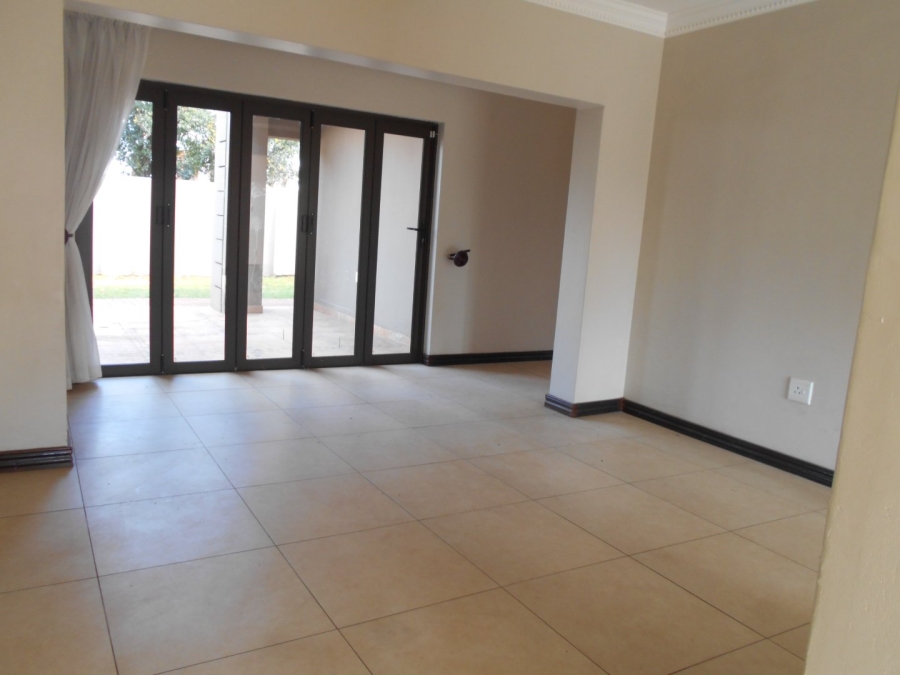 To Let 5 Bedroom Property for Rent in Monavoni Gauteng