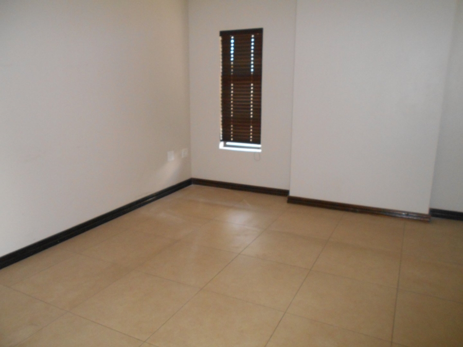 To Let 5 Bedroom Property for Rent in Monavoni Gauteng