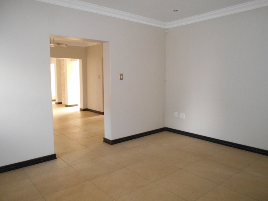 To Let 5 Bedroom Property for Rent in Monavoni Gauteng