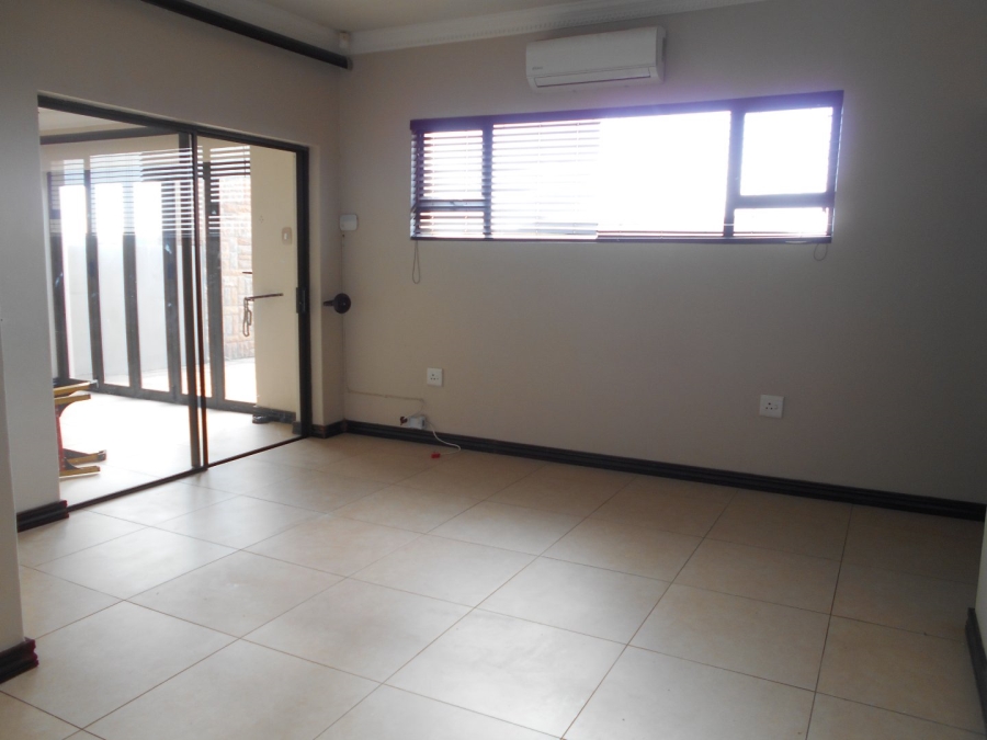 To Let 5 Bedroom Property for Rent in Monavoni Gauteng