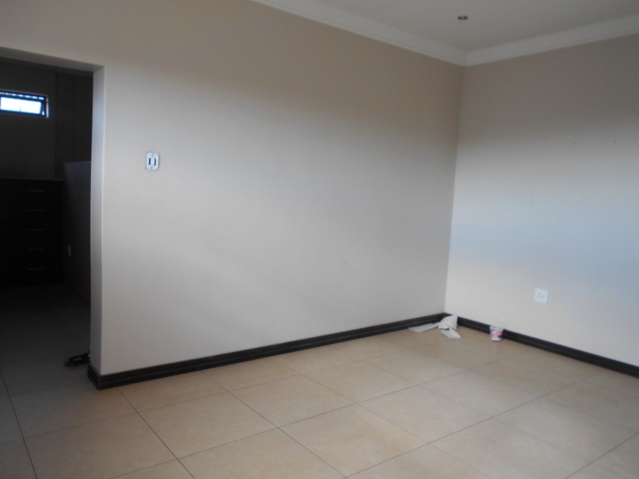 To Let 5 Bedroom Property for Rent in Monavoni Gauteng