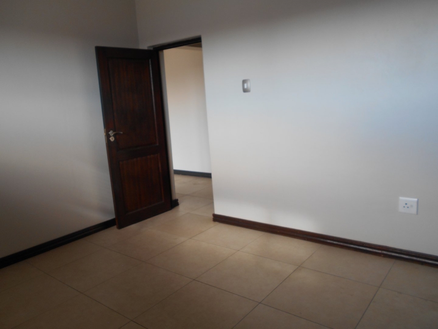 To Let 5 Bedroom Property for Rent in Monavoni Gauteng