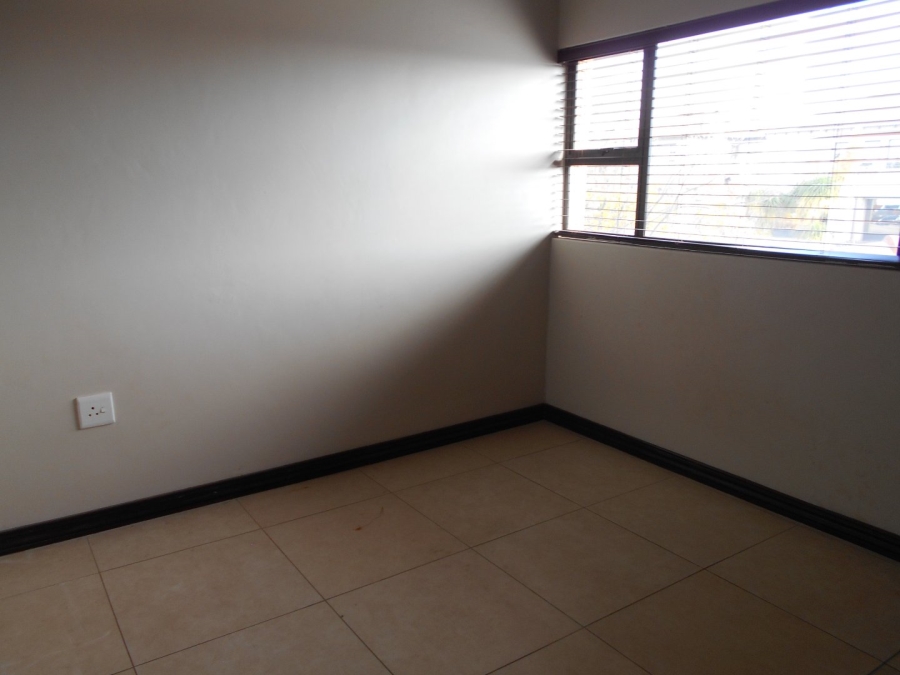 To Let 5 Bedroom Property for Rent in Monavoni Gauteng