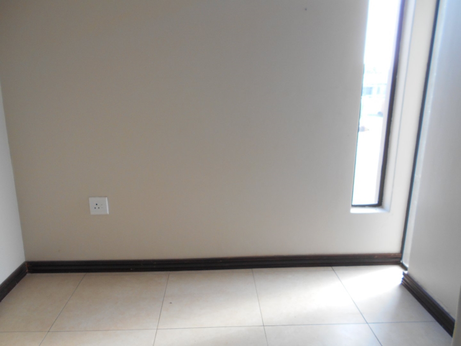 To Let 5 Bedroom Property for Rent in Monavoni Gauteng