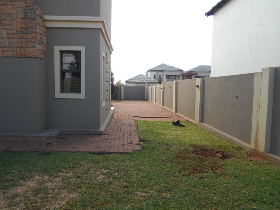 To Let 5 Bedroom Property for Rent in Monavoni Gauteng
