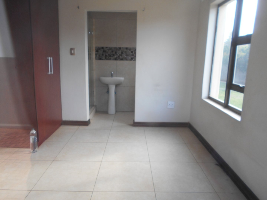 To Let 5 Bedroom Property for Rent in Monavoni Gauteng