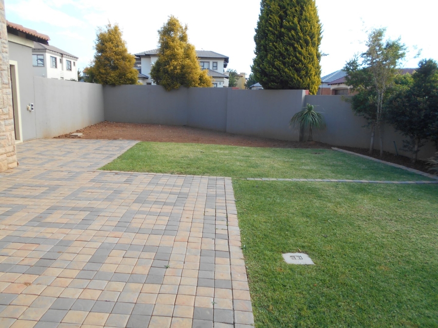 To Let 5 Bedroom Property for Rent in Monavoni Gauteng