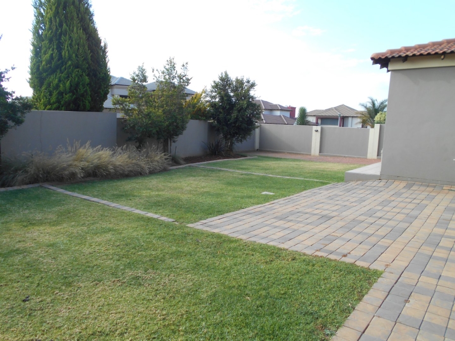 To Let 5 Bedroom Property for Rent in Monavoni Gauteng