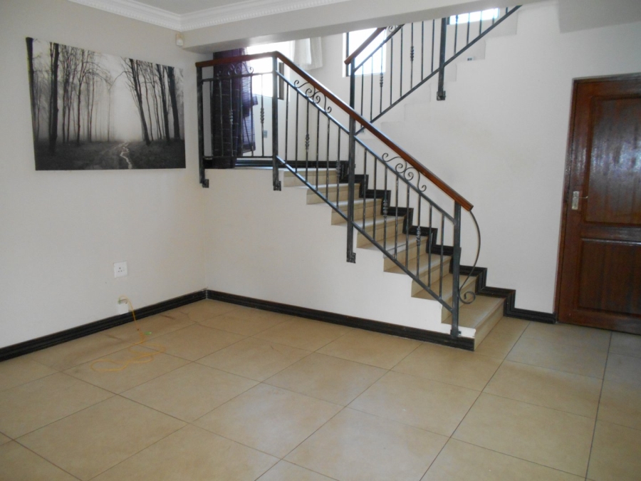 To Let 5 Bedroom Property for Rent in Monavoni Gauteng