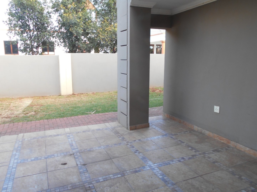 To Let 5 Bedroom Property for Rent in Monavoni Gauteng