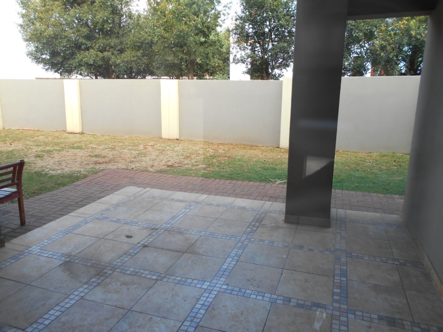To Let 5 Bedroom Property for Rent in Monavoni Gauteng