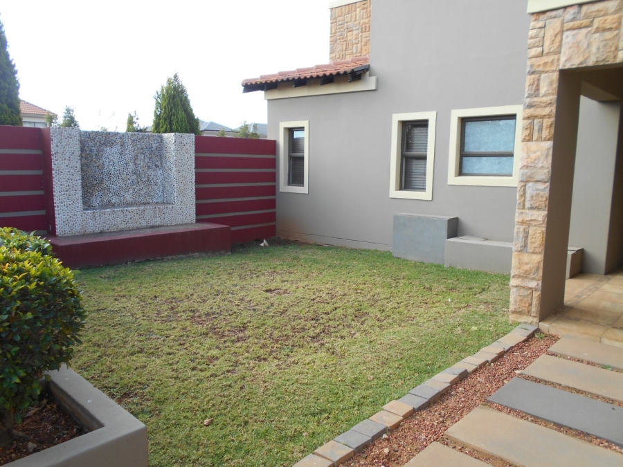 To Let 5 Bedroom Property for Rent in Monavoni Gauteng