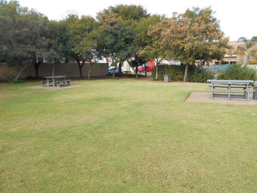 To Let 5 Bedroom Property for Rent in Monavoni Gauteng