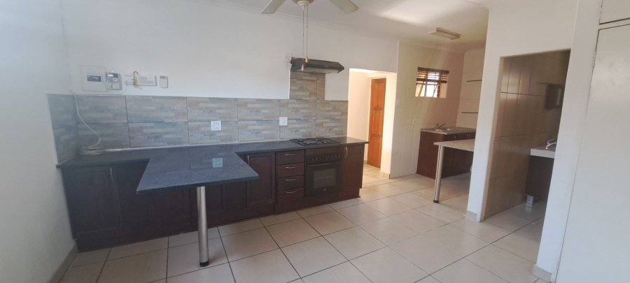 To Let 2 Bedroom Property for Rent in Essexwold Gauteng