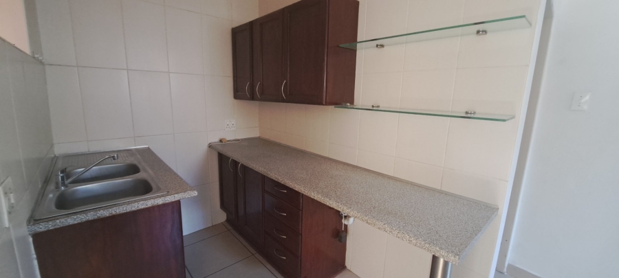 To Let 2 Bedroom Property for Rent in Essexwold Gauteng