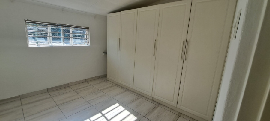 To Let 2 Bedroom Property for Rent in Essexwold Gauteng