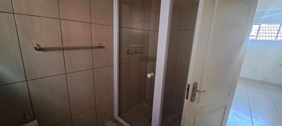 To Let 2 Bedroom Property for Rent in Essexwold Gauteng