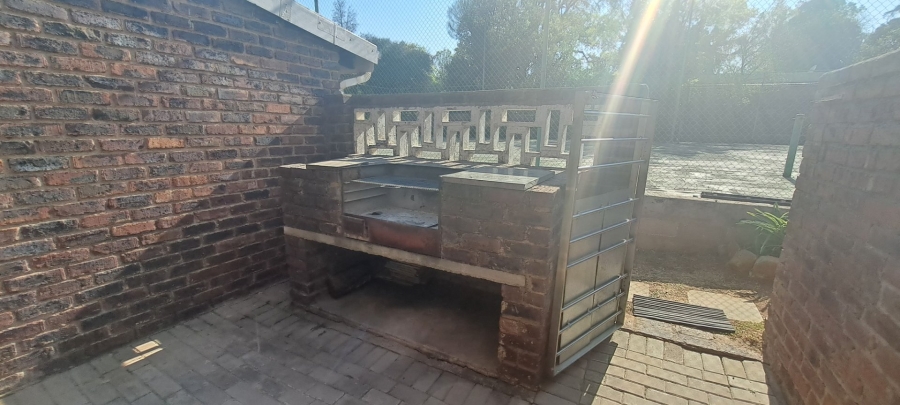 To Let 2 Bedroom Property for Rent in Essexwold Gauteng