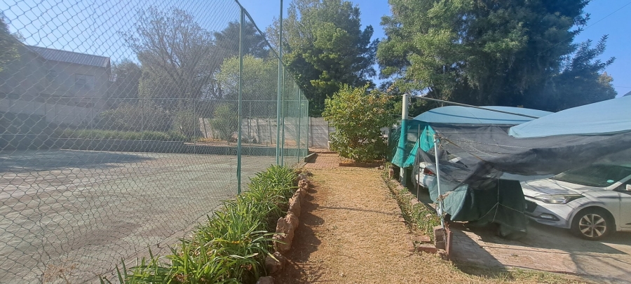 To Let 2 Bedroom Property for Rent in Essexwold Gauteng