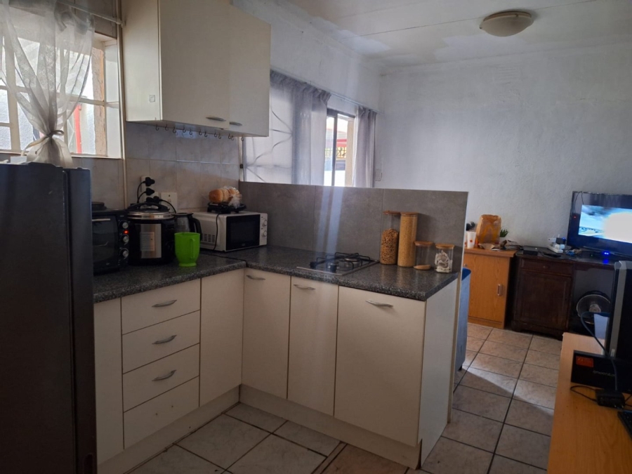 To Let 1 Bedroom Property for Rent in Croydon Gauteng