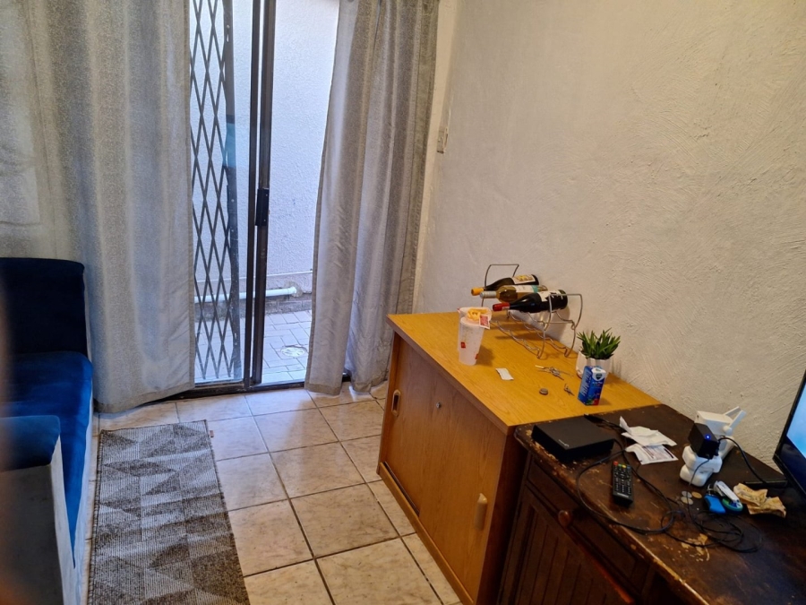 To Let 1 Bedroom Property for Rent in Croydon Gauteng