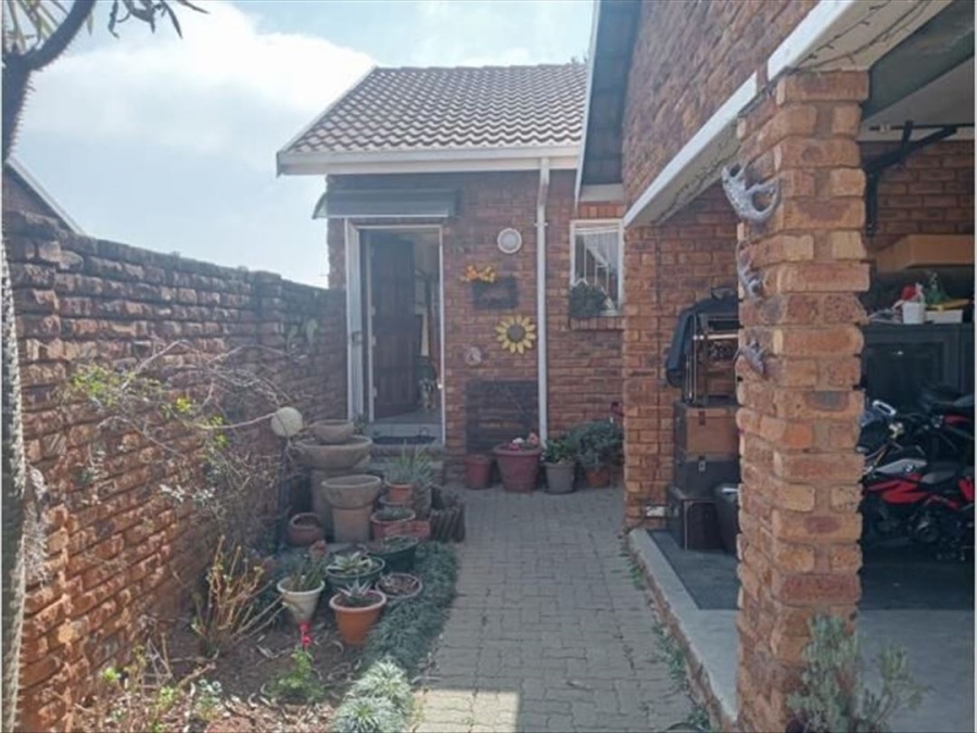 2 Bedroom Property for Sale in Norkem Park Gauteng