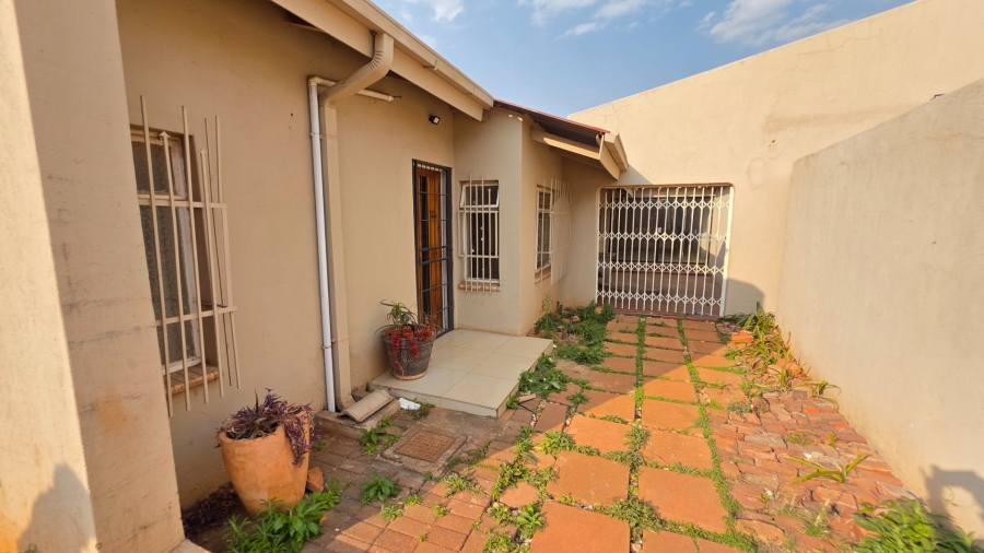 To Let 3 Bedroom Property for Rent in Laudium Gauteng