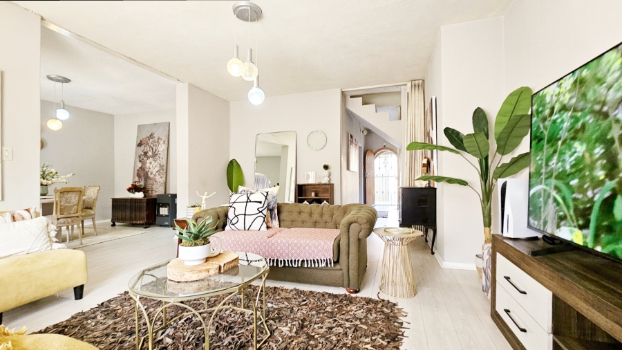 3 Bedroom Property for Sale in Three Rivers Proper Gauteng