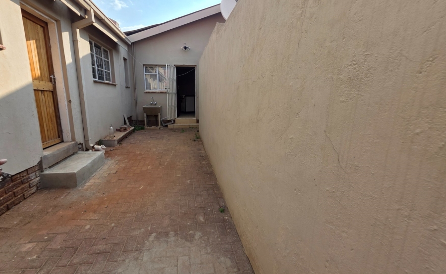 To Let 3 Bedroom Property for Rent in Laudium Gauteng