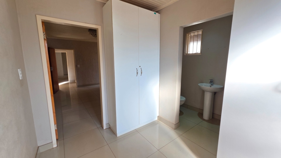 To Let 3 Bedroom Property for Rent in Laudium Gauteng