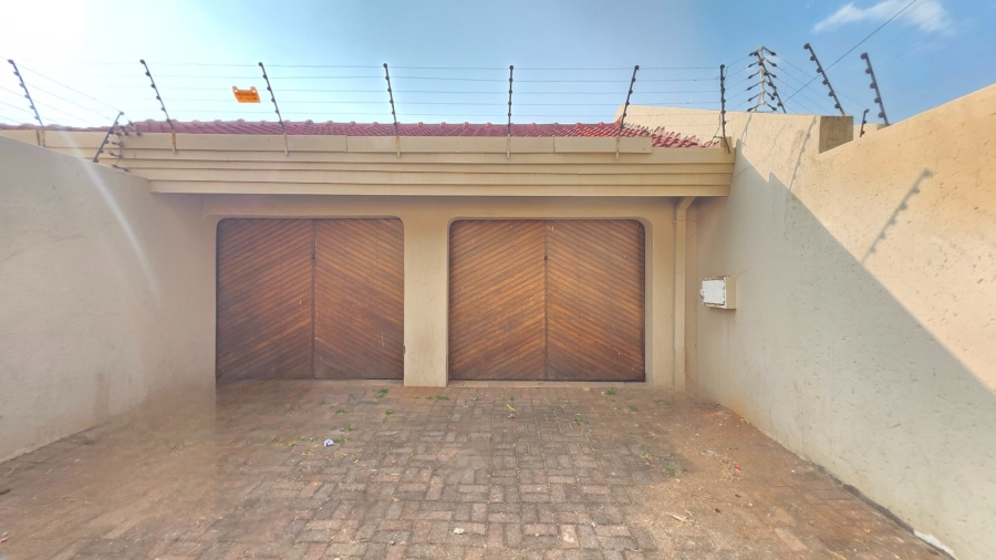 To Let 3 Bedroom Property for Rent in Laudium Gauteng