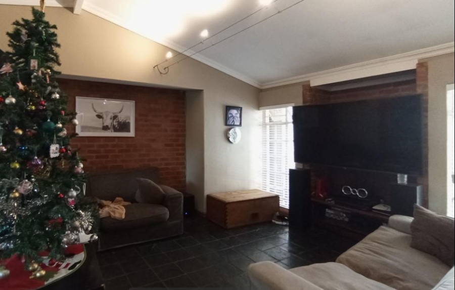 4 Bedroom Property for Sale in Eldoraigne Gauteng
