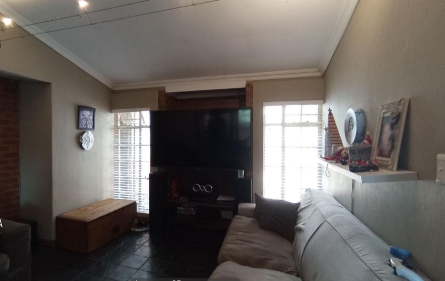 4 Bedroom Property for Sale in Eldoraigne Gauteng